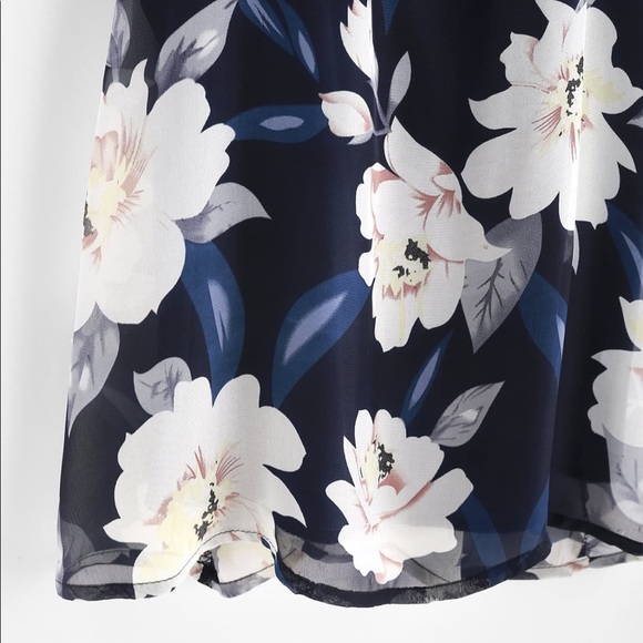 Floral backless halter top - Picture 4 of 4